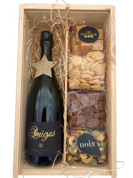 Kerst pakket wijn en delicatessen